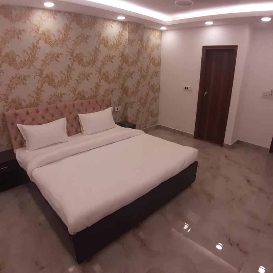 Triom Hotel Delhi  Exterior photo