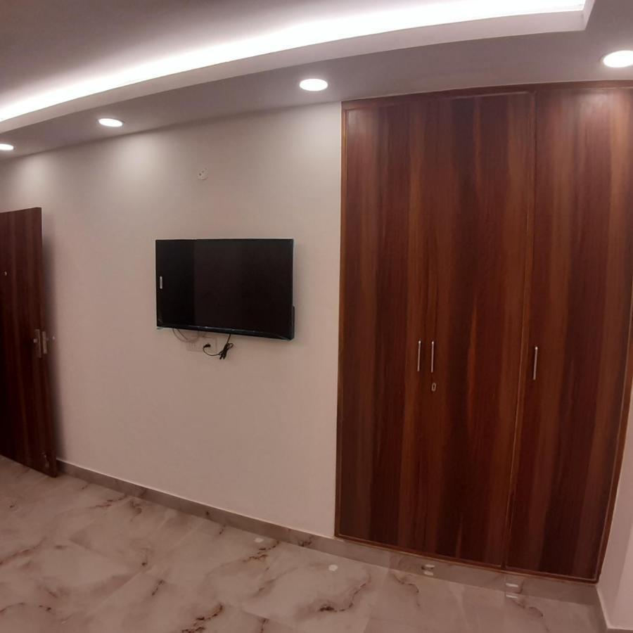 Triom Hotel Delhi  Exterior photo